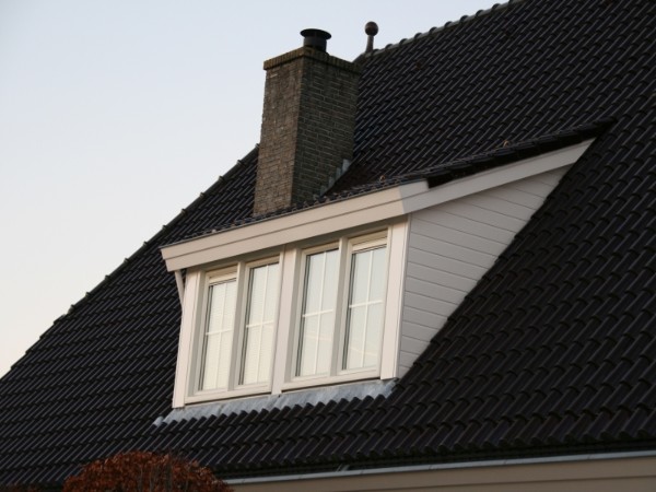 Vergelijk de prijzen van een klassieke dakkapel met een schuin dak op Dakkapelplaatsenvergelijker.nl