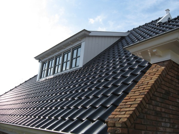 Klassieke dakkapel met schuin dak plaatsen? U vergelijkt de prijzen eenvoudig op Dakkapelplaatsenvergelijker.nl