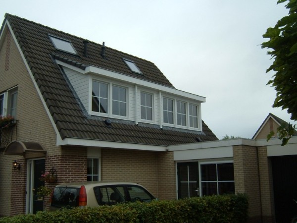 Klassieke dakkapel met een schuin dak? Vergelijk de prijzen op Dakkapelplaatsenvergelijker.nl